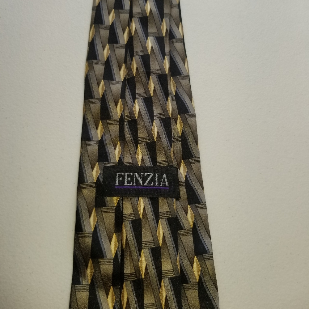 Fenzia neck tie